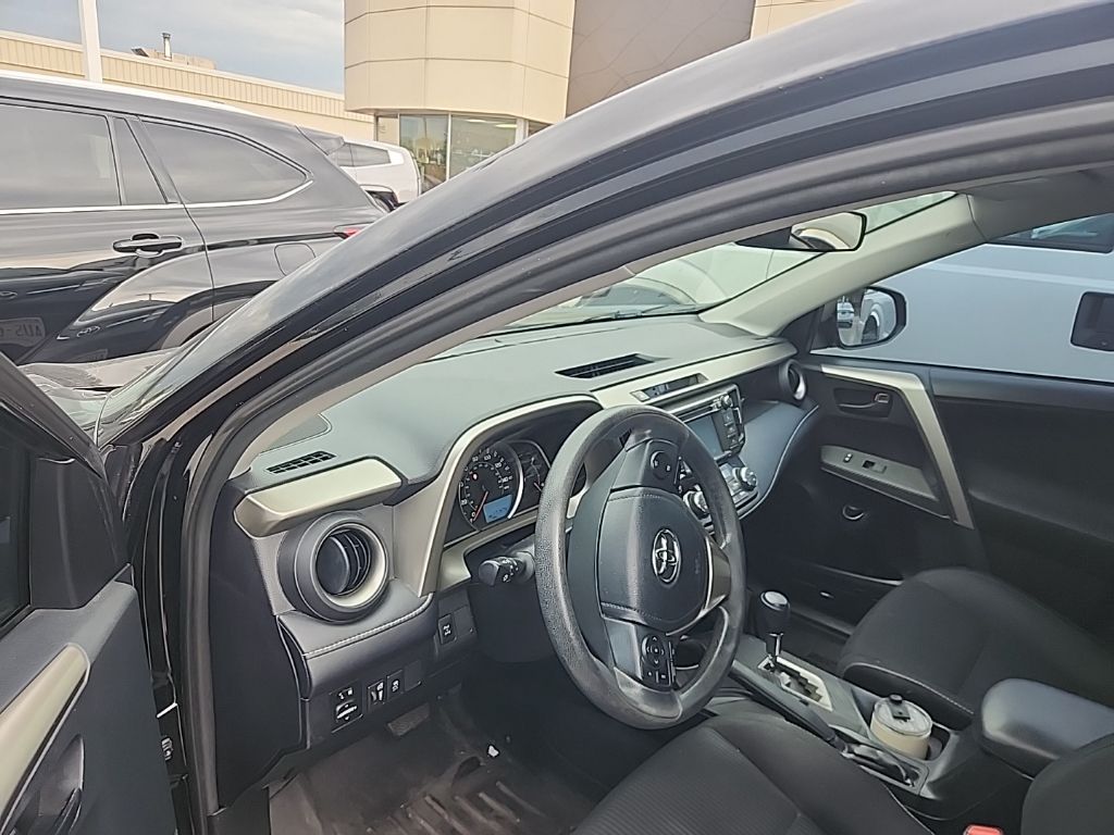 2013 Toyota RAV4 XLE photo 11