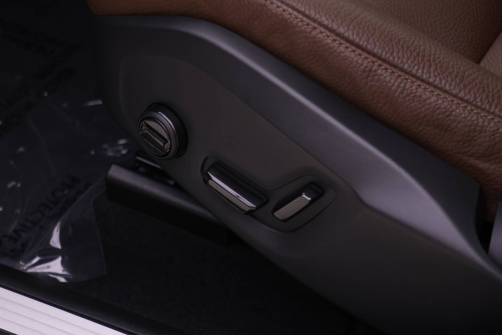 2023 Volvo XC60 B5 Plus photo 17