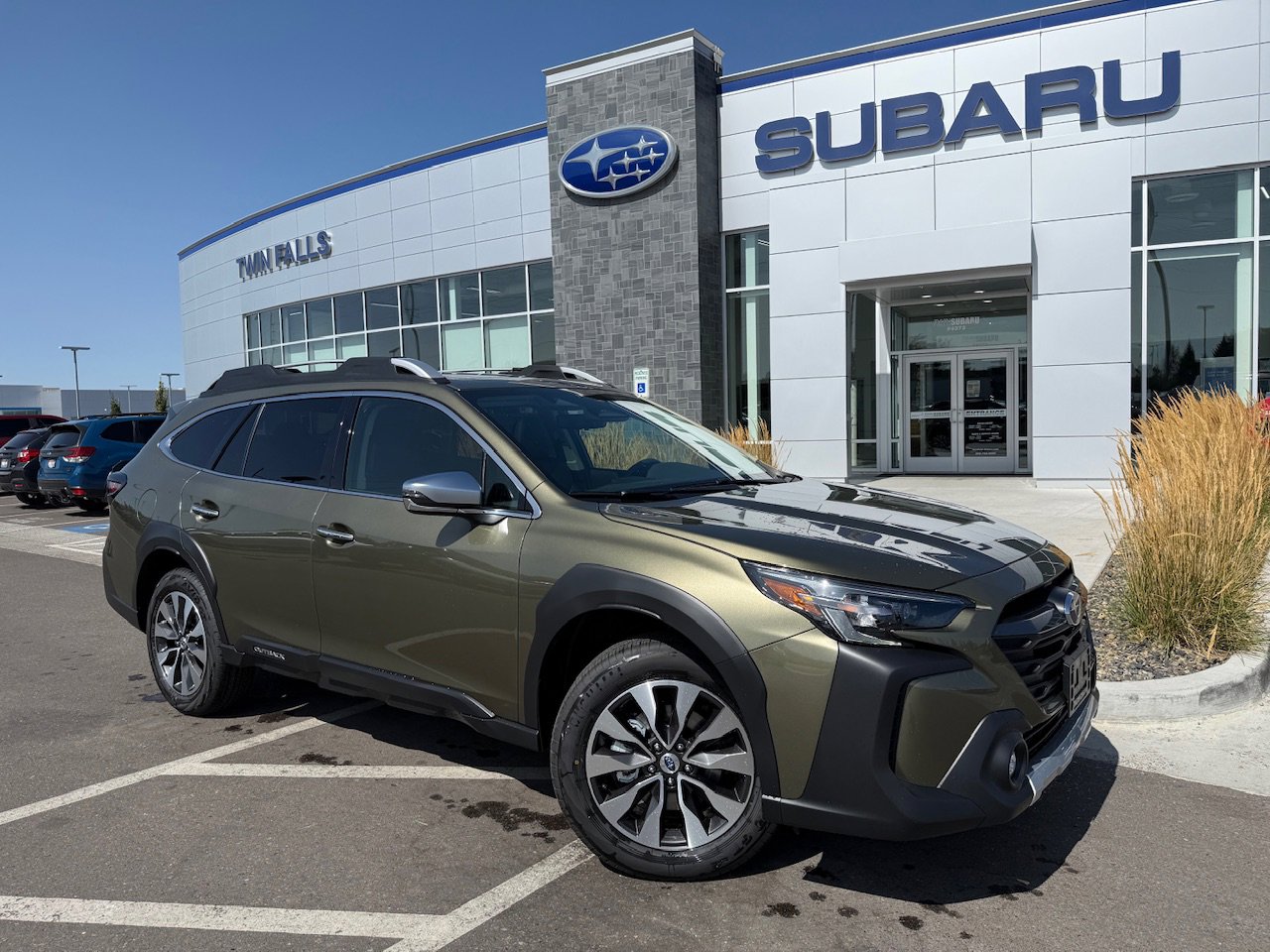 2025 Subaru Outback Touring's photo