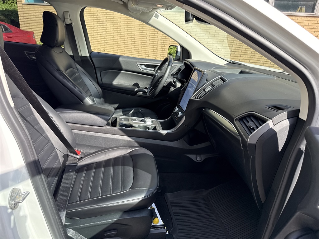 2022 Ford Edge SEL photo 25