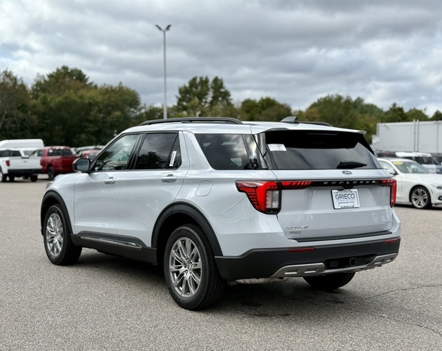 2025 Ford Explorer photo 7
