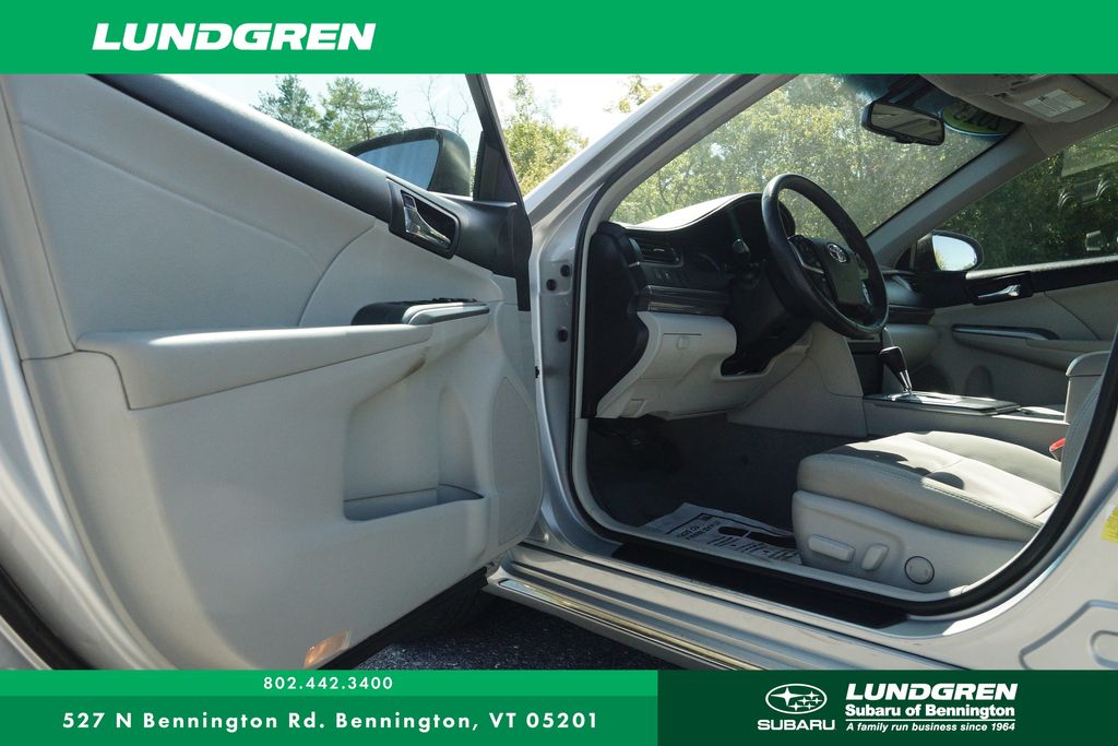2013 Toyota Camry Hybrid LE photo 20