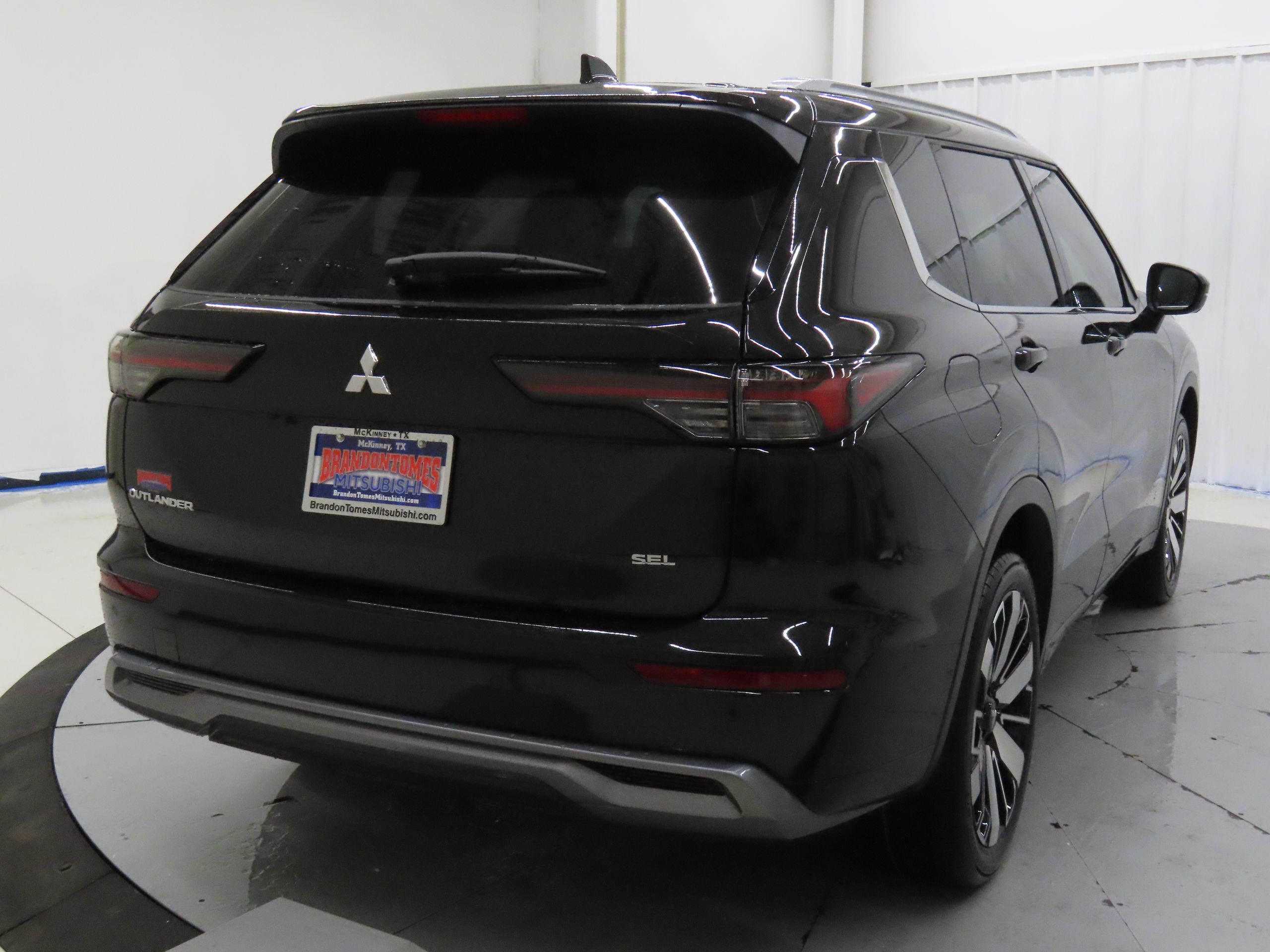 2025 Mitsubishi Outlander SEL photo 3