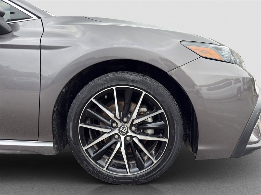 2021 Toyota Camry SE photo 2