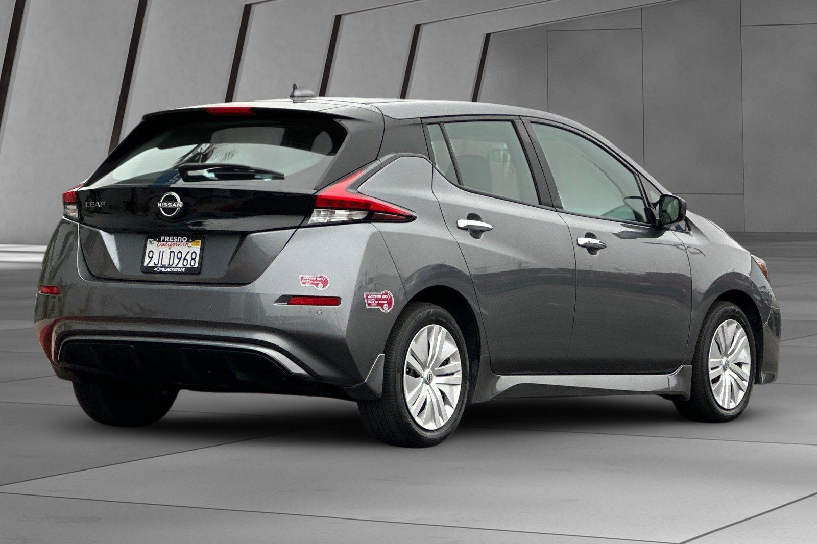 2024 Nissan Leaf S photo 4