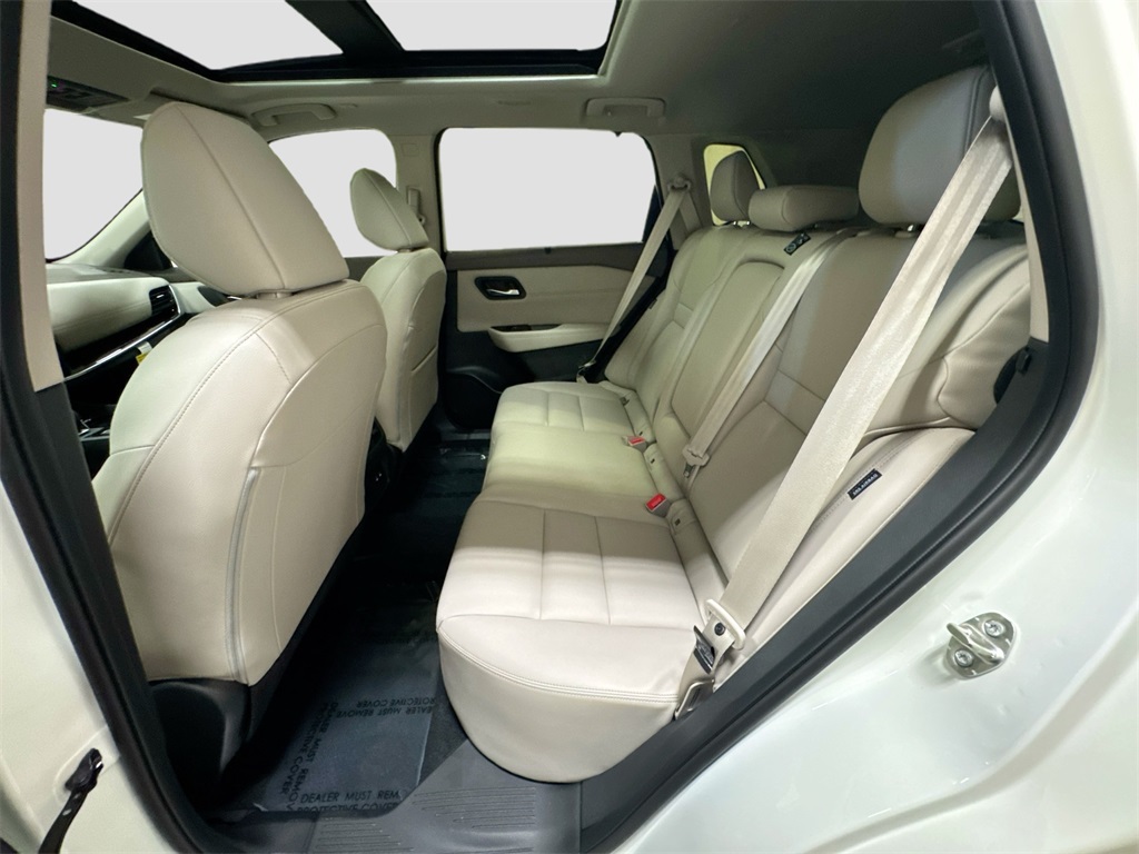 2025 Nissan Rogue SL photo 13