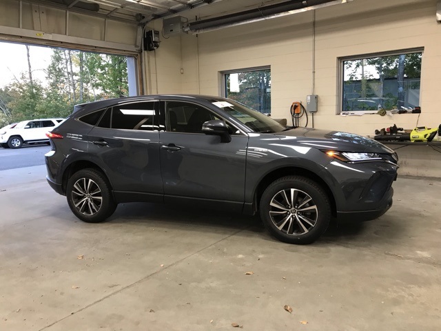 2021 Toyota Venza LE photo 2