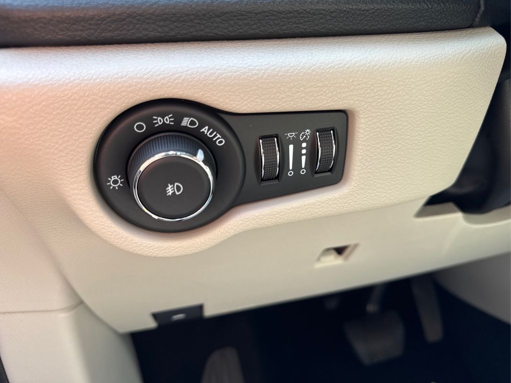 2021 Chrysler Pacifica Hybrid Touring L photo 25