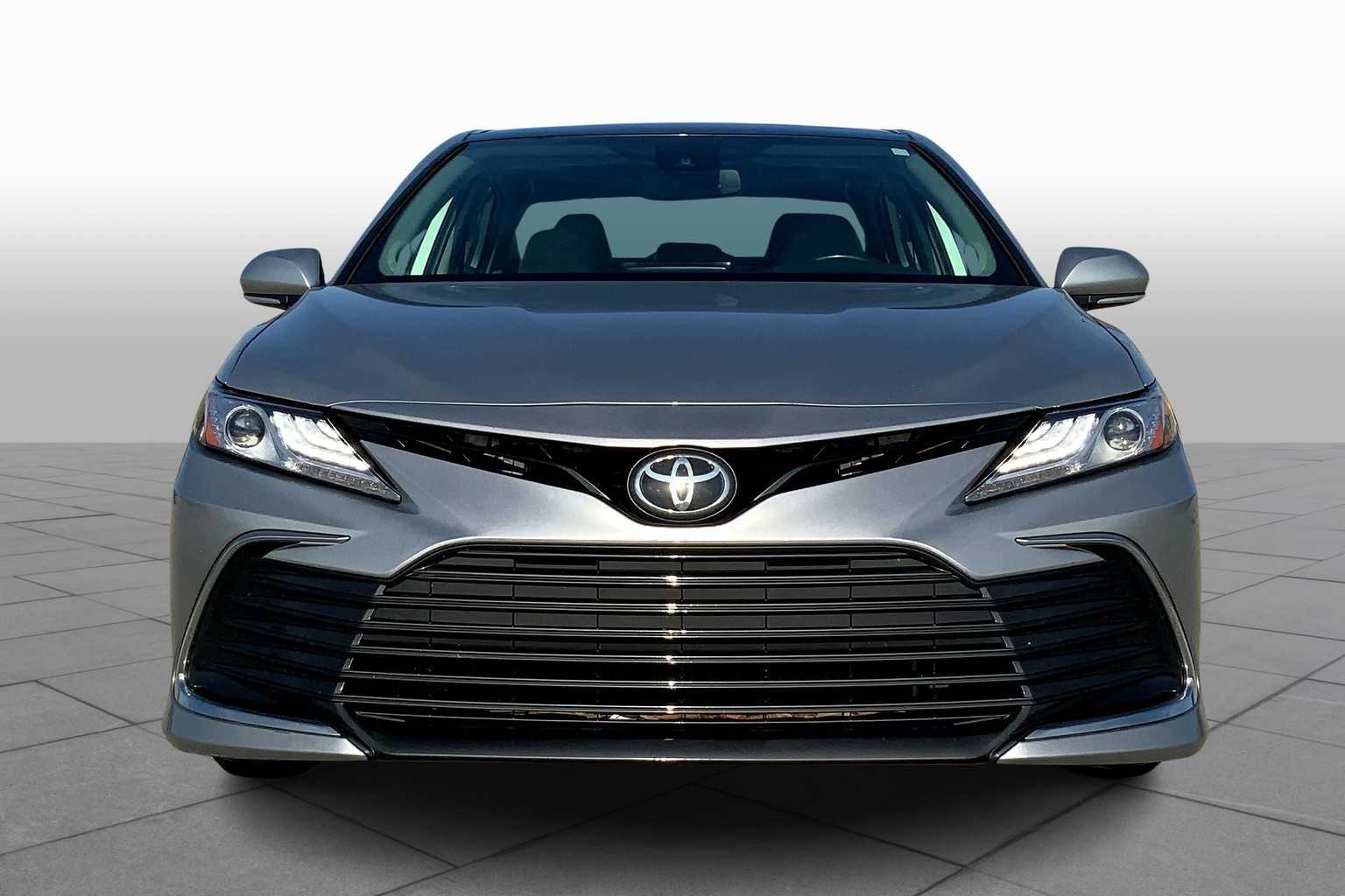 2022 Toyota Camry XLE V6 photo 3