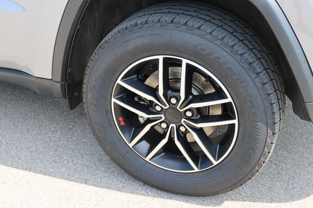 Used 2021 Silver Jeep Trailhawk image 6