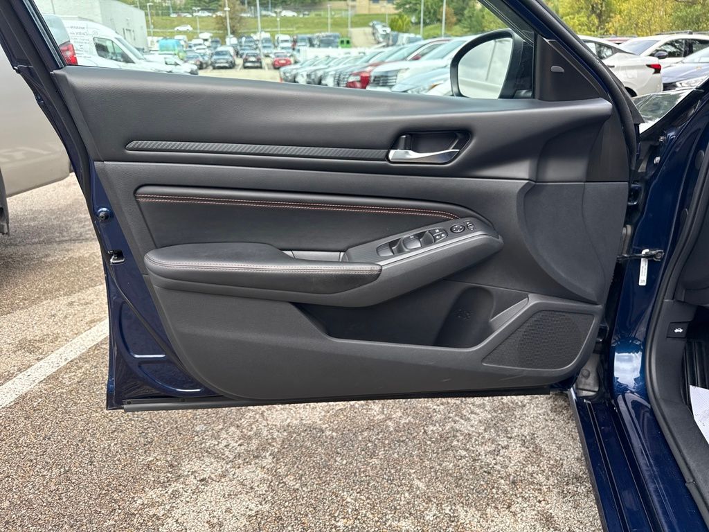 2021 Nissan Altima 2.5 SR photo 11
