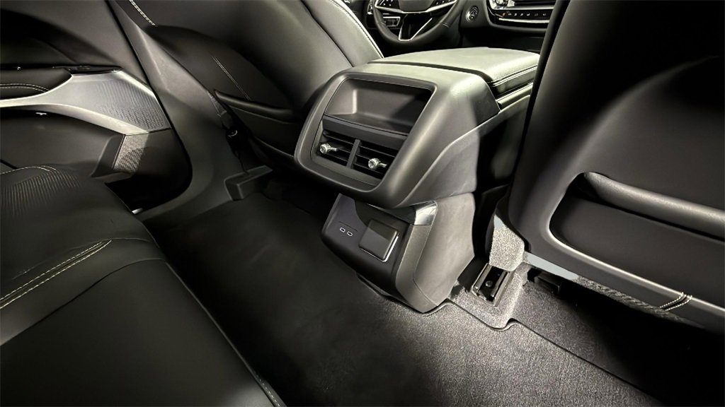 2024 Cadillac Lyriq Luxury photo 34