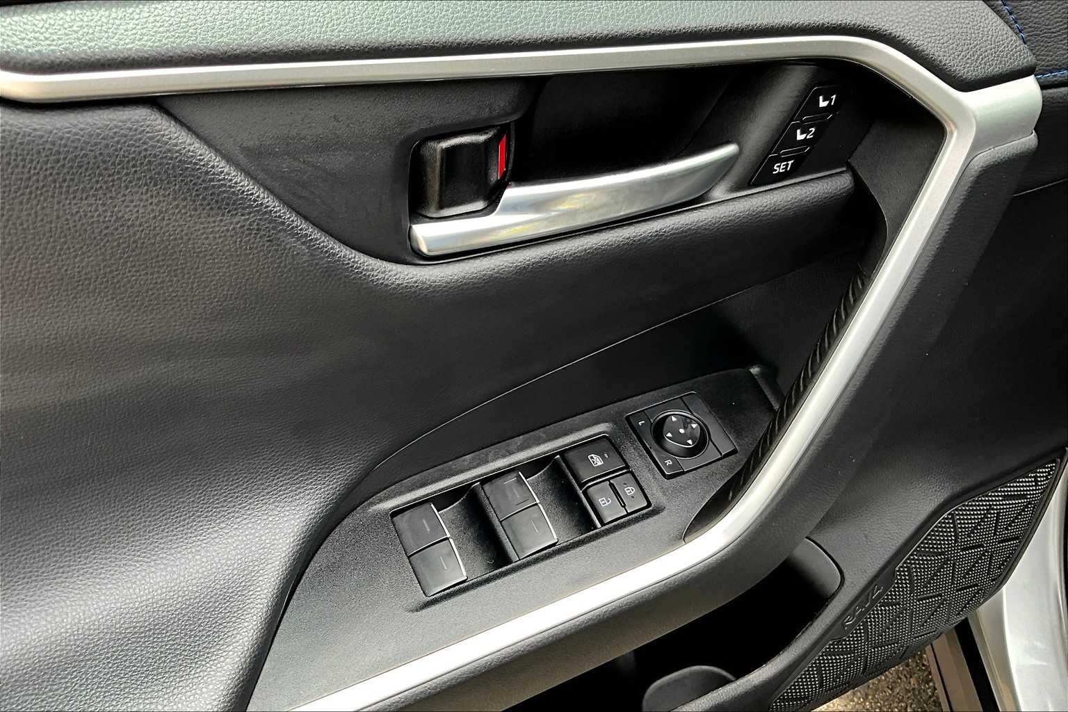 2023 Toyota RAV4 Hybrid XSE photo 28