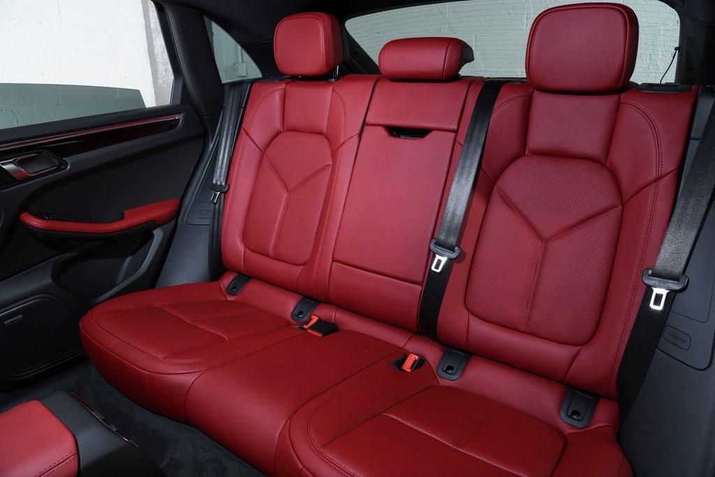 2026 Porsche Macan T photo 39