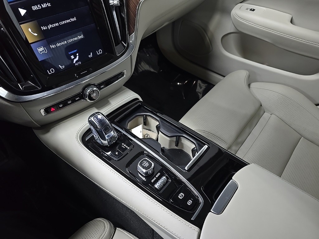 2019 Volvo S60 T8 Inscription photo 26