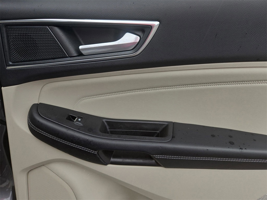 2021 Ford Edge Titanium photo 21