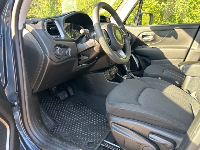 2023 Jeep Renegade Latitude Upland photo 9