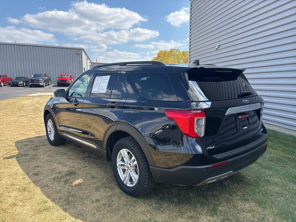 2023 Ford Explorer XLT photo 3