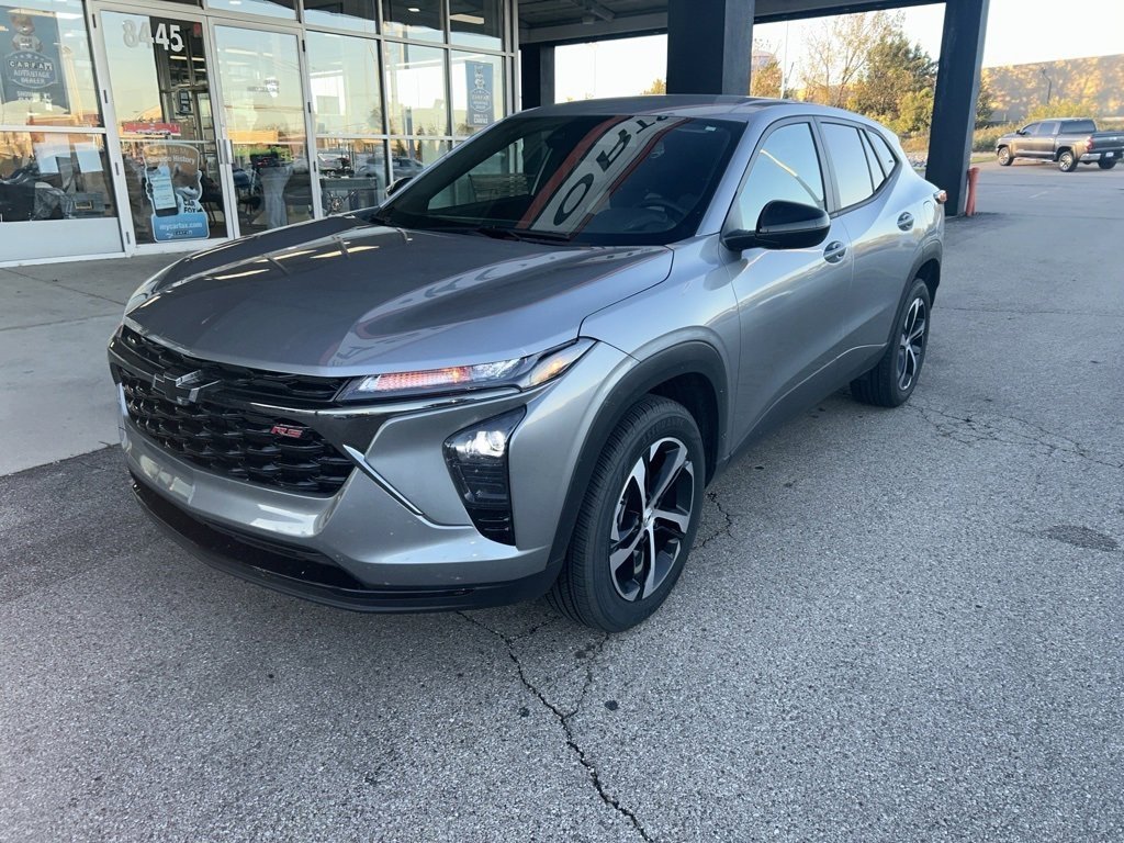 2025 Chevrolet Trax photo 2