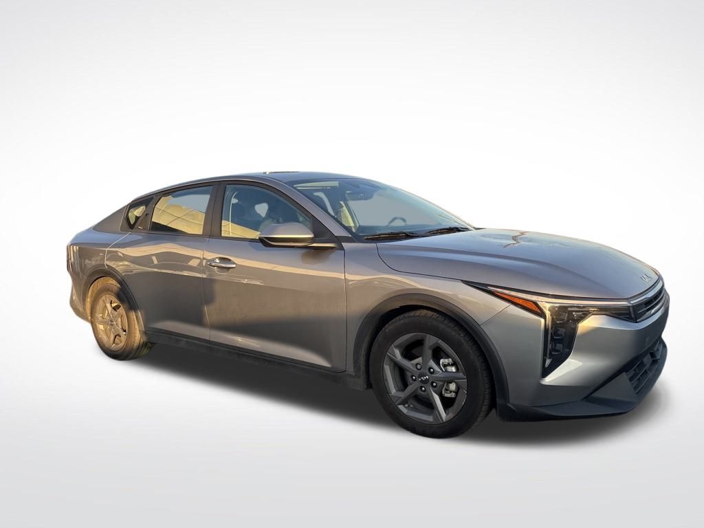 2025 Kia K4 LXS's photo