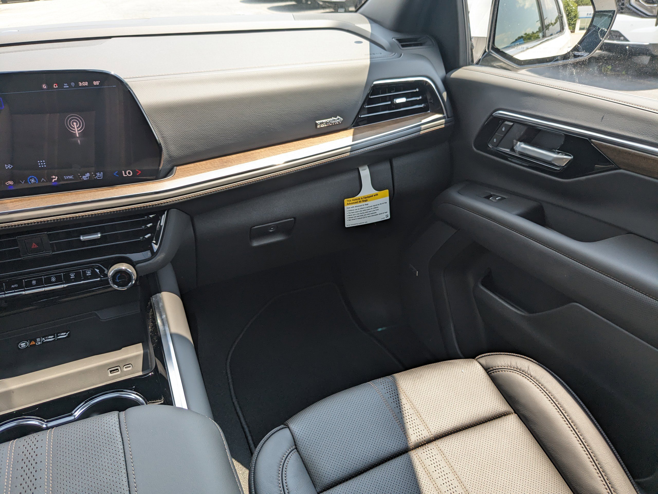 2025 Chevrolet Tahoe High Country photo 17