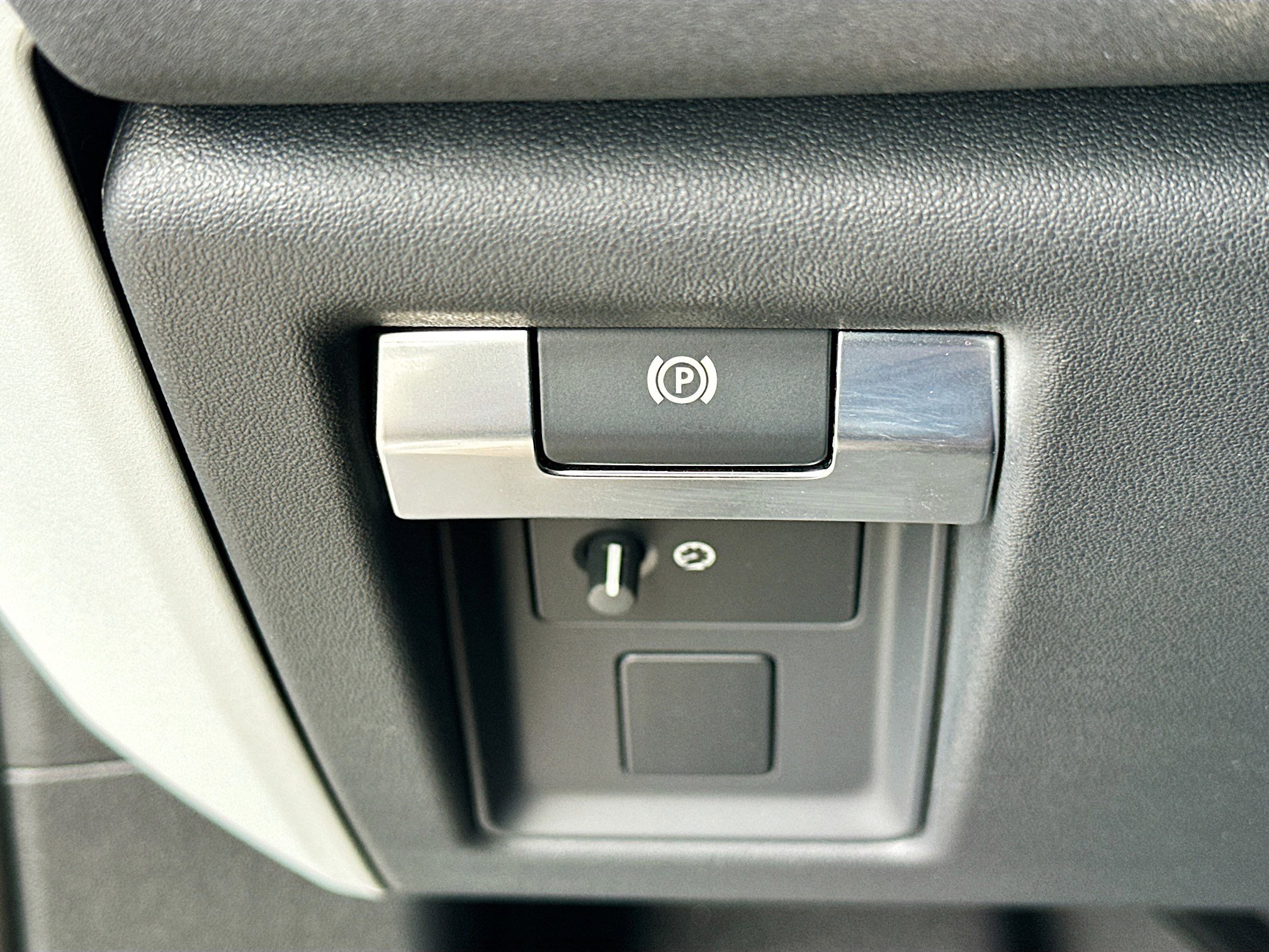 2023 Land Rover Defender X-Dynamic SE photo 8