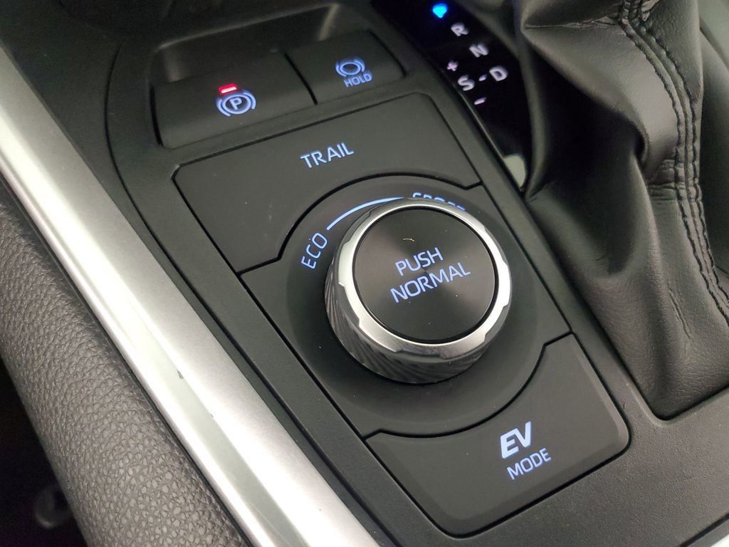 2022 Toyota RAV4 Hybrid SE photo 13