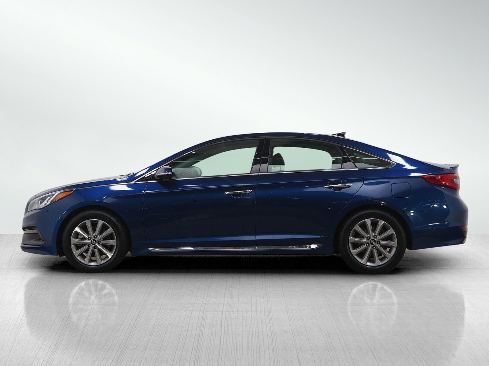 Used 2016 Hyundai Sonata Limited with VIN 5NPE34AFXGH280871 for sale in Burnsville, Minnesota