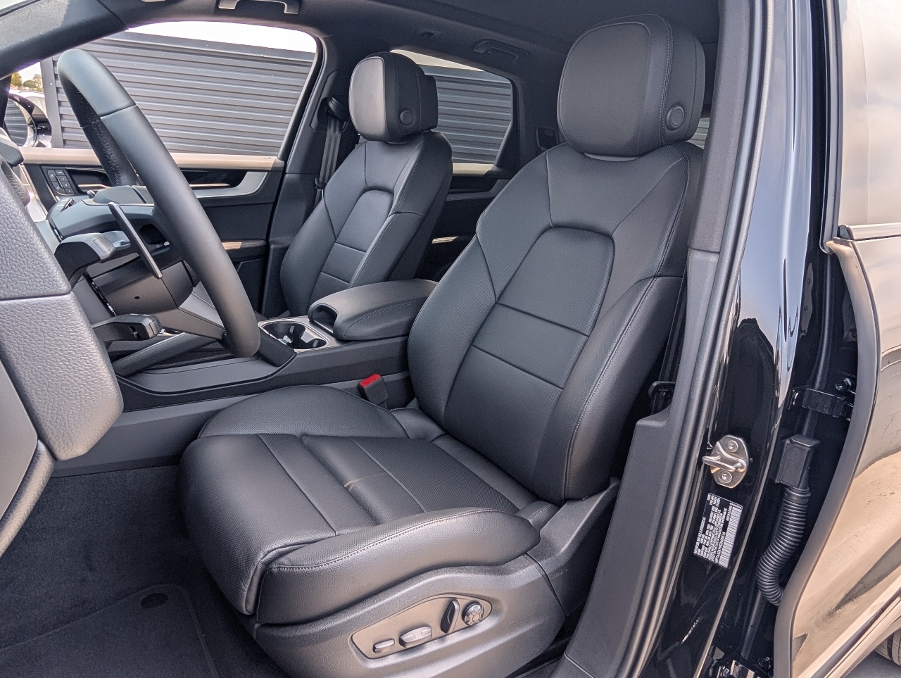 2025 Porsche Cayenne photo 5