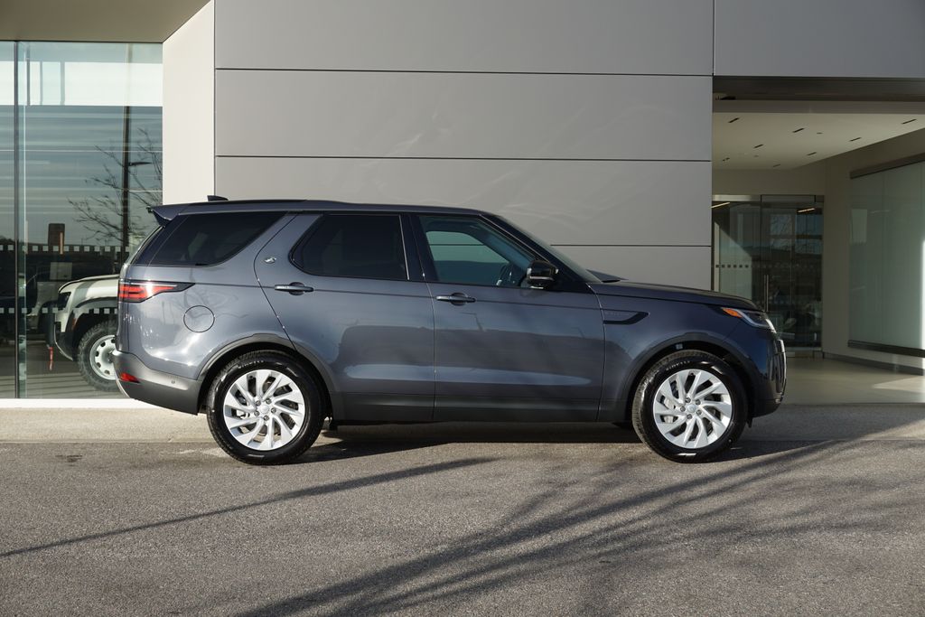 2025 Land Rover Discovery S photo 7