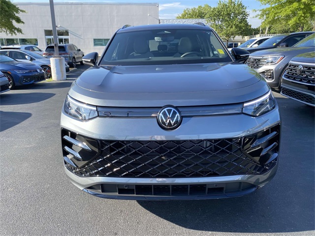 2025 Volkswagen Tiguan SE R-Line Black photo 2
