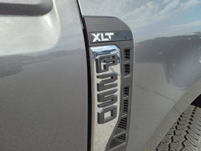 New 2024 Carbonized Gray Metallic Ford XLT image 29