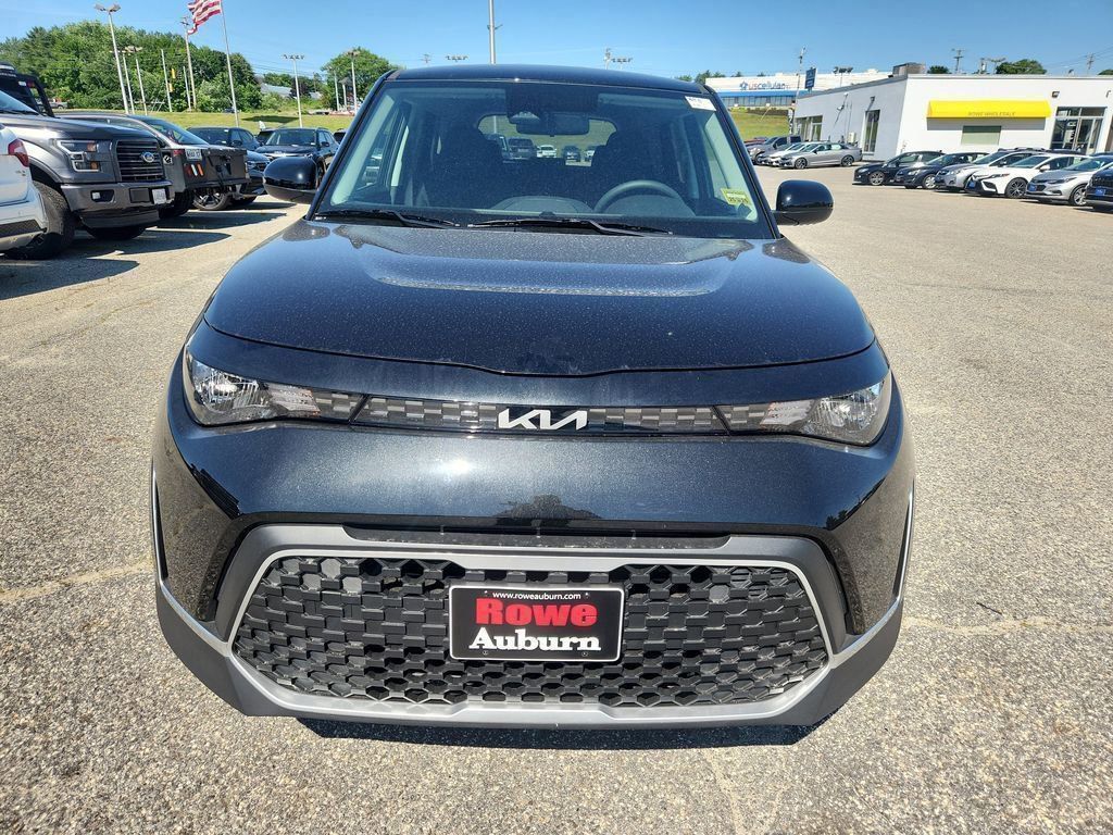 2025 Kia Soul LX photo 2