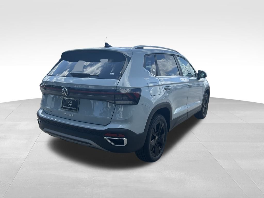 2025 Volkswagen Taos SE photo 3