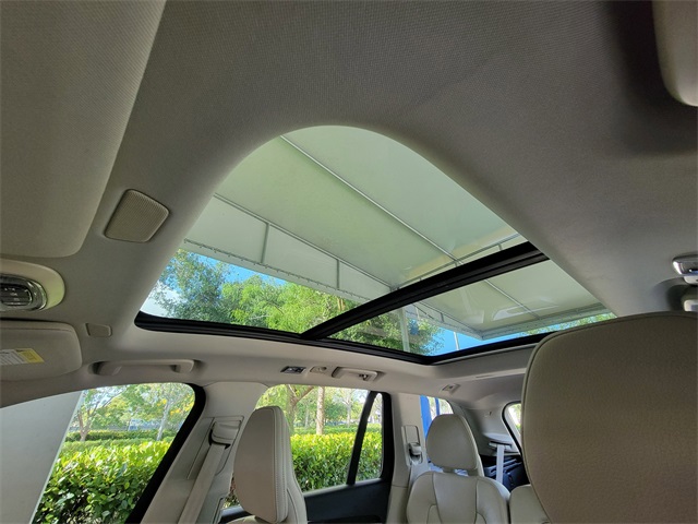 2019 Volvo XC90 T6 Momentum photo 22