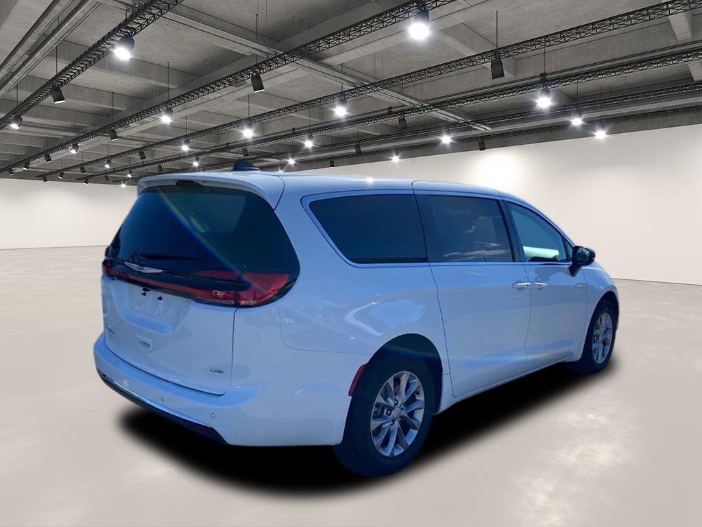 2026 Chrysler Pacifica photo 2