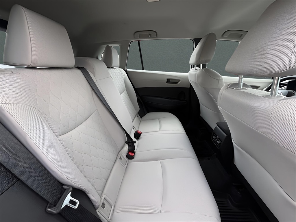 2025 Toyota Corolla Cross L photo 14