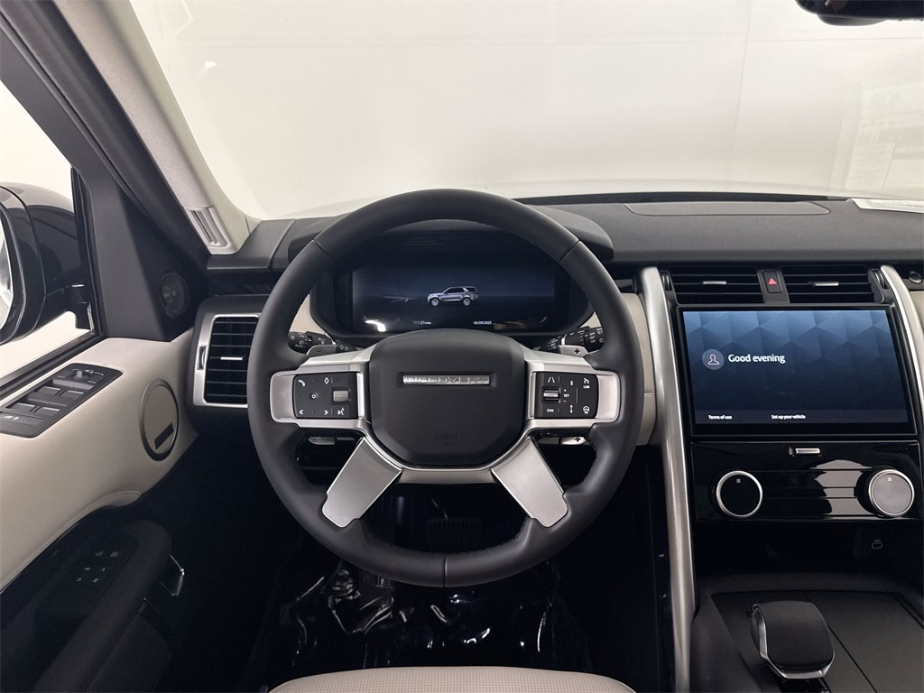 2025 Land Rover Discovery S photo 14