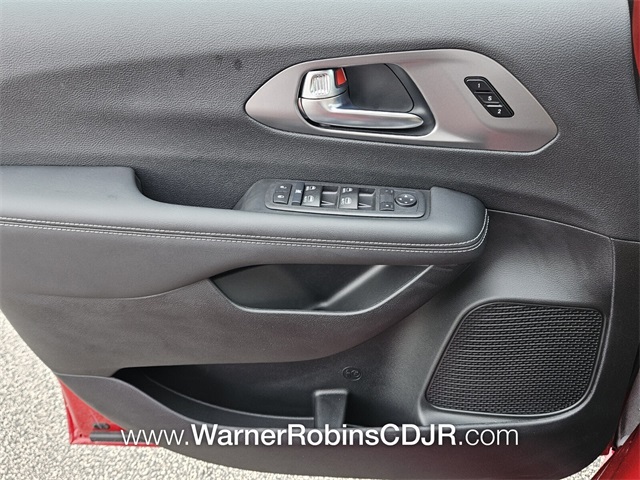 2026 Chrysler Pacifica photo 26