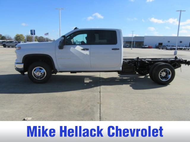 2026 Chevrolet Silverado 3500HD Work Truck photo 2