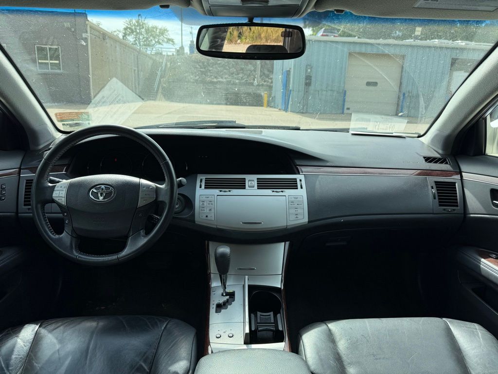 2010 Toyota Avalon XLS photo 9