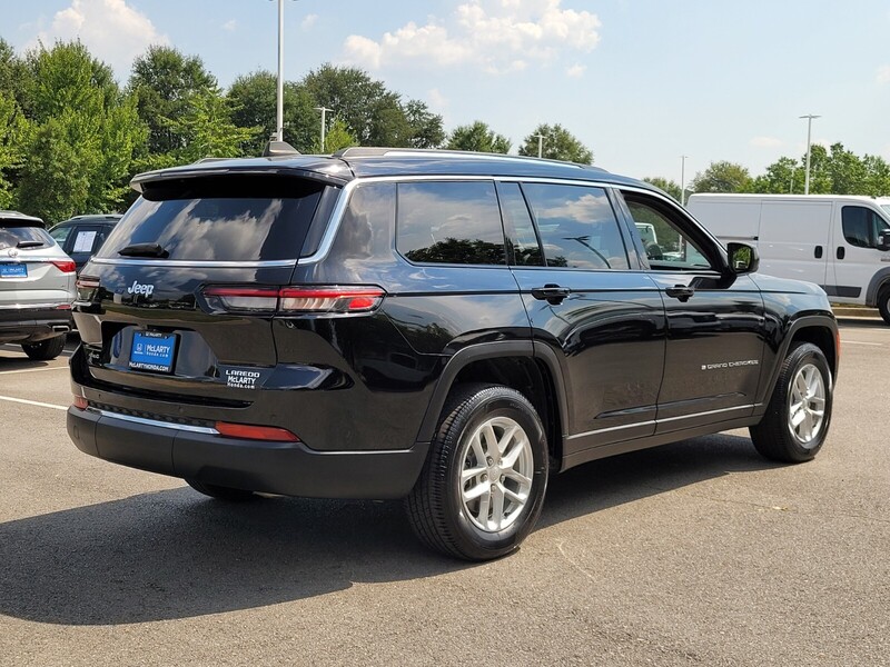 2023 Jeep Grand Cherokee Laredo photo 3