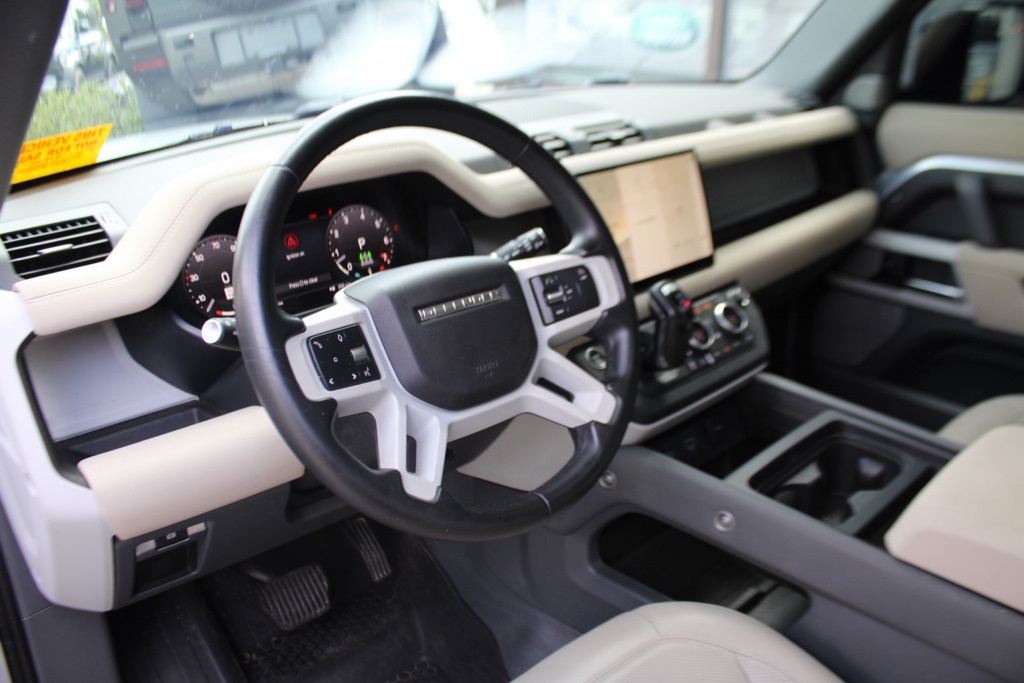 2023 Land Rover Defender 130 SE photo 4