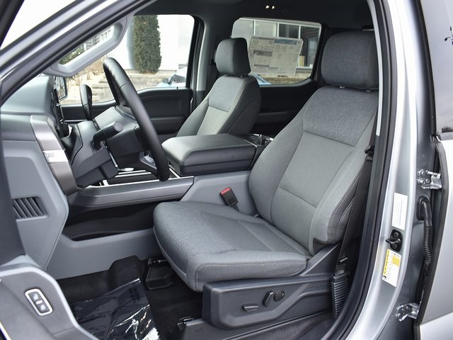 2025 Ford F-150 XLT photo 4