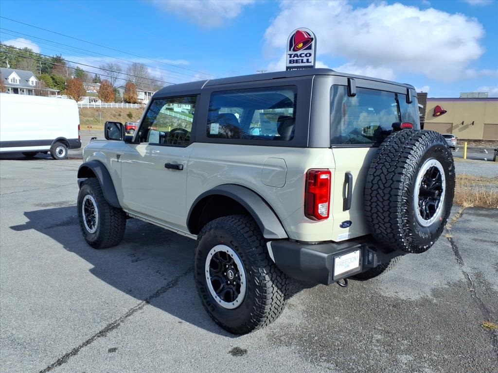 2025 Ford Bronco Base photo 3