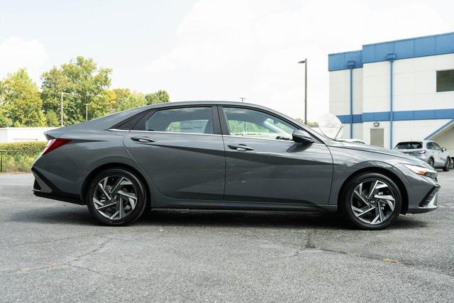 2025 Hyundai Elantra Limited photo 8