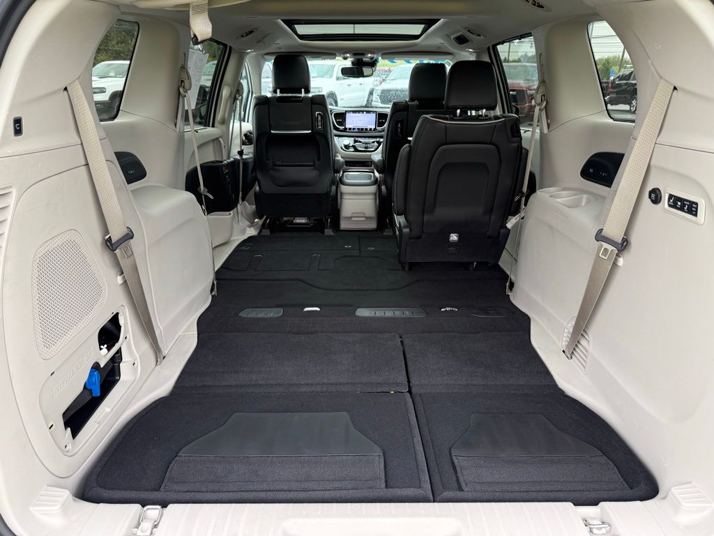 2024 Chrysler Pacifica Limited photo 35