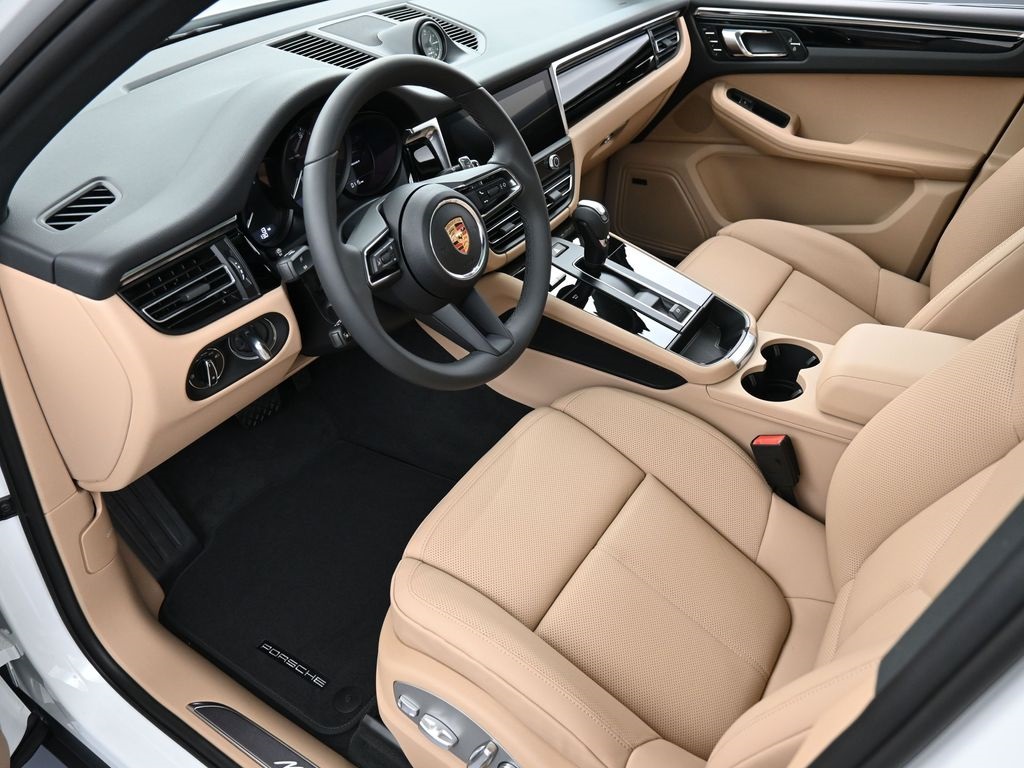 2025 Porsche Macan T photo 2