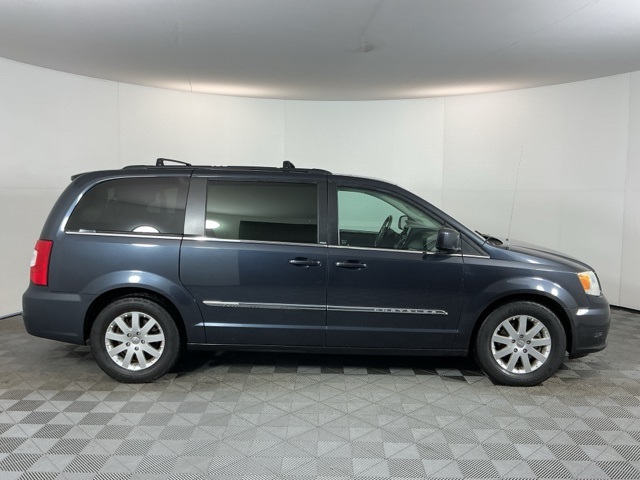 2013 Chrysler Town & Country Touring photo 4