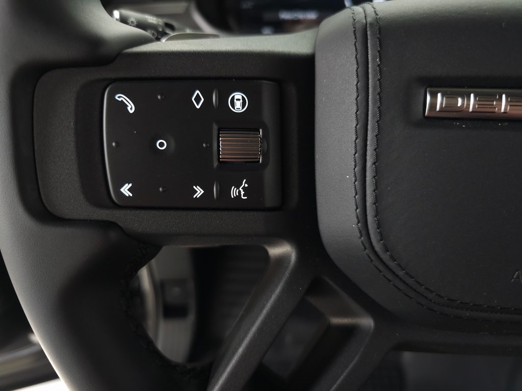 2025 Land Rover Defender 110 V8 photo 18
